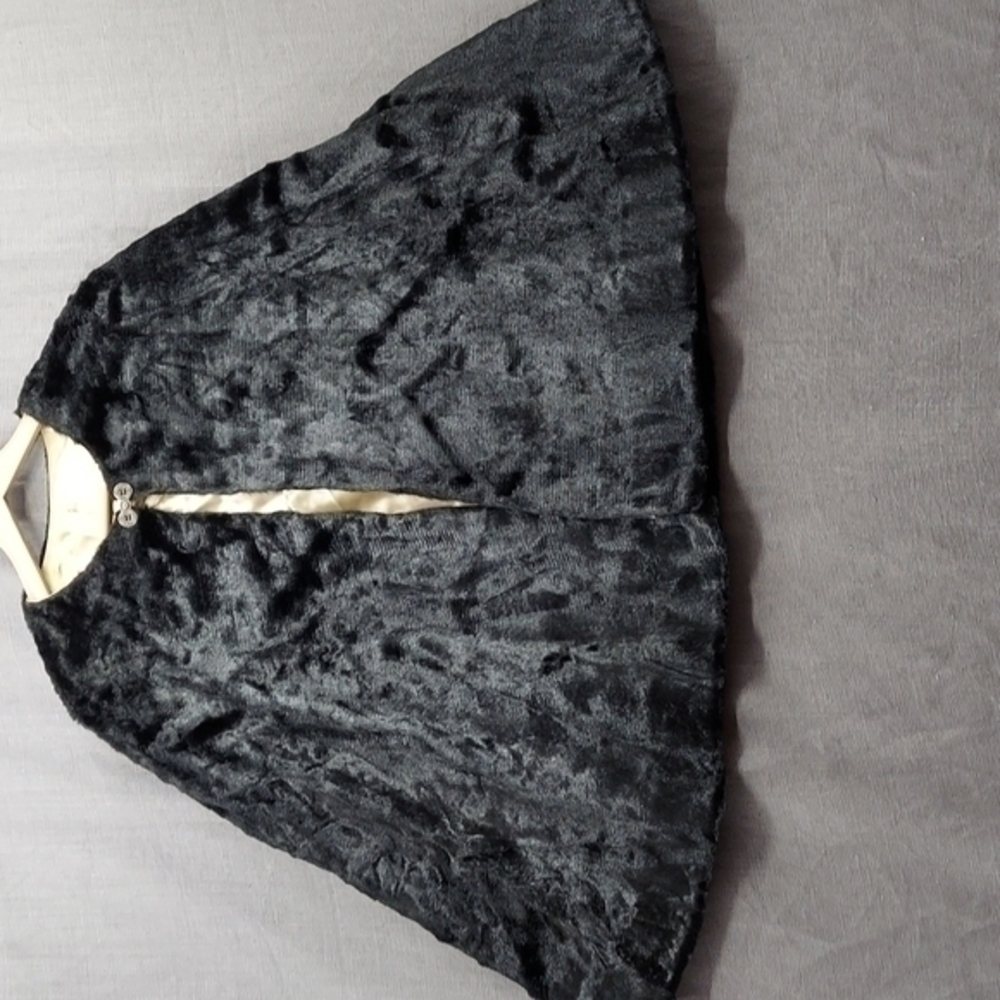 Women's Vintage Custom Made Black Faux Fur Cape Shawl w/Metal Clasp Gold Lining